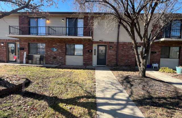 1090 Greenwood Trail West Drive photos photos