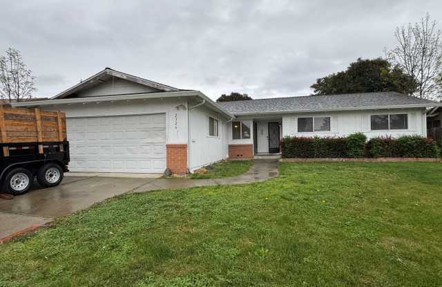 Three Bed, Two Bath Home In North Stockton photos photos