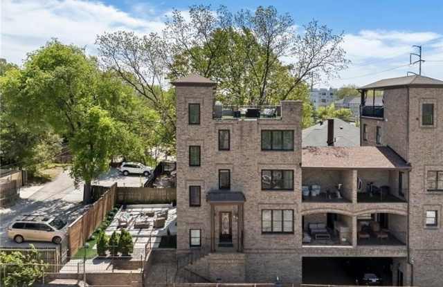 631 Boulevard NE Gallery 2
