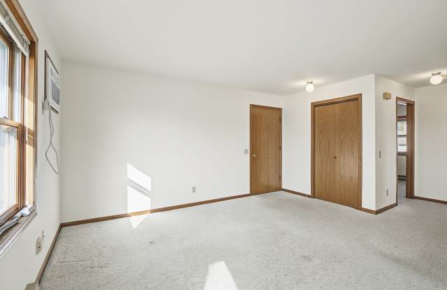 220 West Garfield Street - 3 Gallery 3