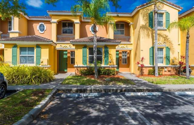 942 NE 42nd Pl photos photos