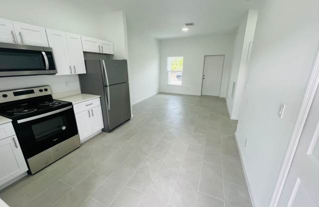 NEW CONSTRUCTION- COZY & PEACEFUL 2 BEDROOM/ 1 BATH - SERENE LAKE PLACID LOCATION Gallery 4