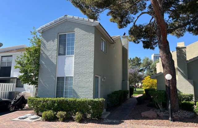 Las Vegas Country Club. Modernized and Upgraded. Pool and Golf Course Views. photos photos