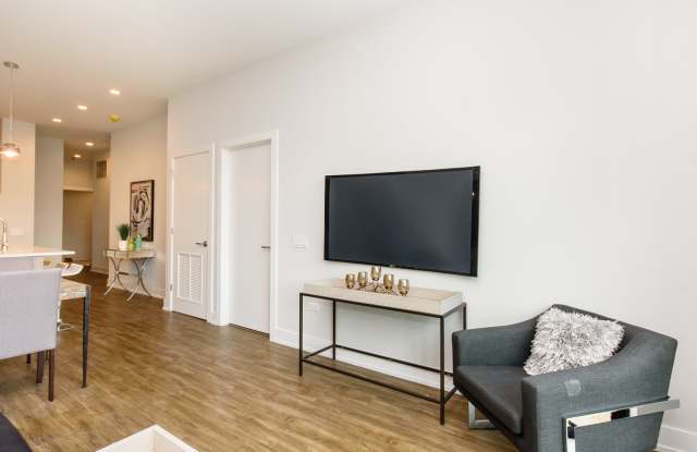 1023 North Ashland Avenue Gallery 4