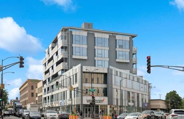 1243 N Milwaukee Ave photos photos