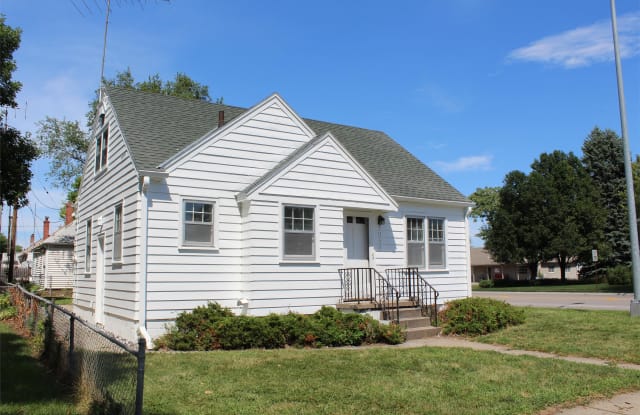 1050 E 8th - 1050 East 8th Street, Fremont, NE 68025