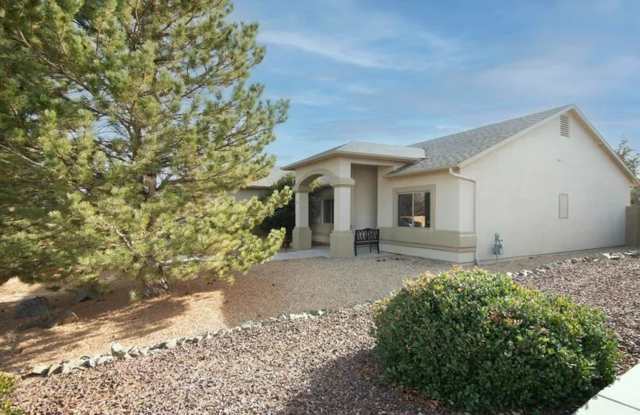 Charming 3 Bedroom 2 Bathroom With Den Home In Granville! photos photos