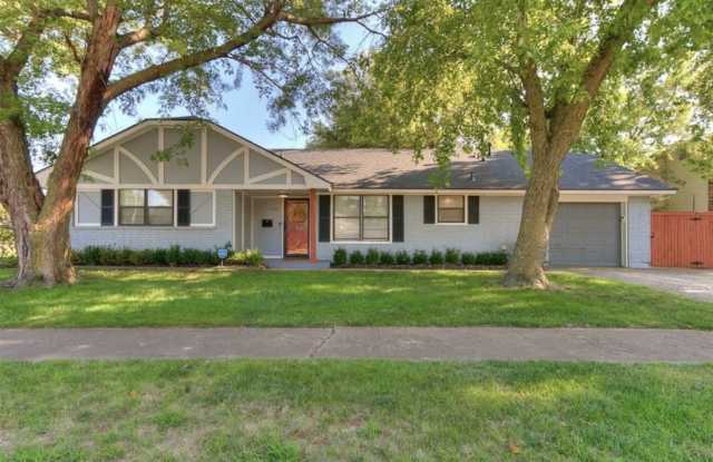 2020 West Brooks Street photos photos