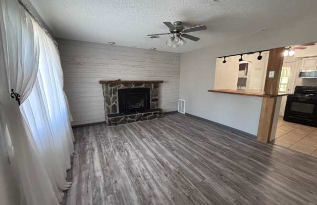 3 BED | 1 BATH | SINGLE-LEVEL HOME | GARAGE | SOUTH Gallery 4