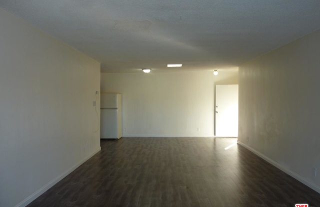 1821 North ALEXANDRIA Avenue Gallery 4