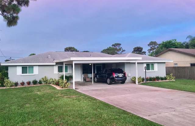 171 GOLF CLUB LANE - 171 Golf Club Lane, Sarasota County, FL 34293