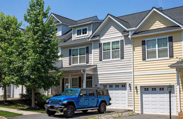 Spacious Pavilions at Pantops Townhome With Garage photos photos