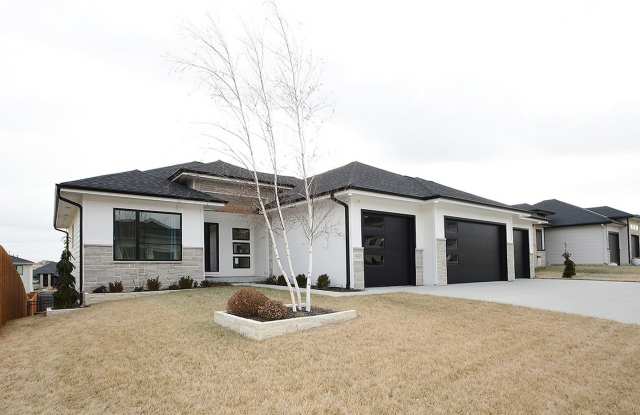 5503 N 207 photos photos