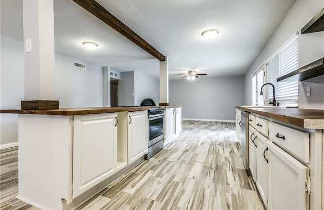 116 N Crestwood Boulevard - 116 South Crestwood Boulevard, DeSoto, TX 75115
