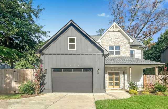Modern  4BR Craftsman Perfection Minutes from Marietta Square & The Battery Gallery 1