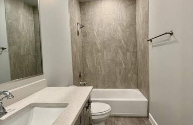 13972 Summer Valley Avenue Gallery 4