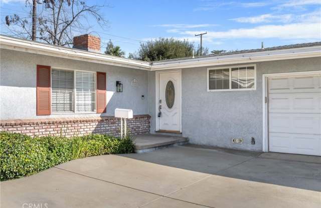 925 E Walnut Gallery 4