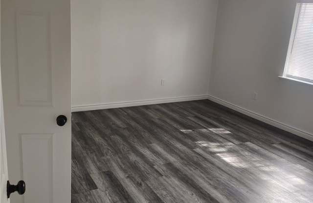 311 W 44th Street 1/2 photos photos