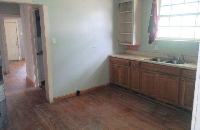 3911 Evangeline Street Gallery 2