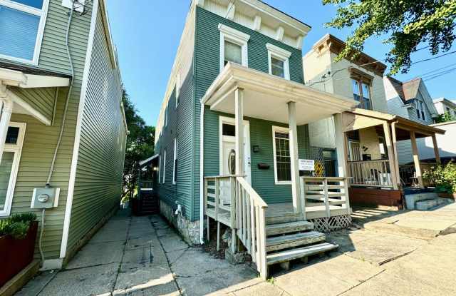 4 Bed/2 Full Bath Rental on Warner Mins from UC ONLY $750/pp ($3,000/mo) Gallery 3