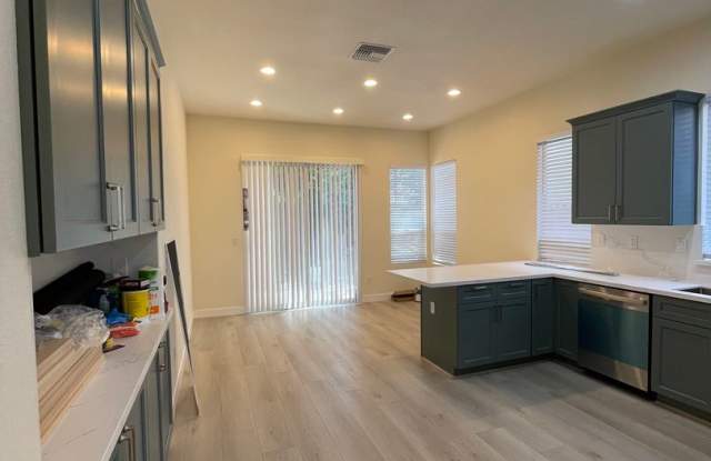 Beautiful 3/2 Laguna Park Home - 6908 Sandy Souza Way, Elk Grove, CA 95758