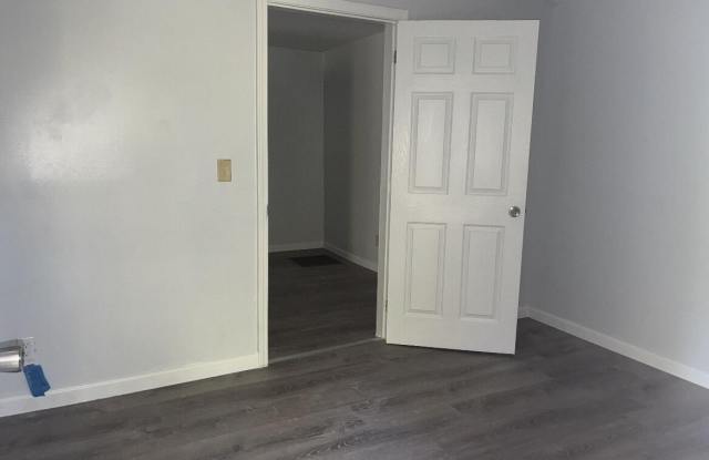 217 Robinson Street Gallery 4