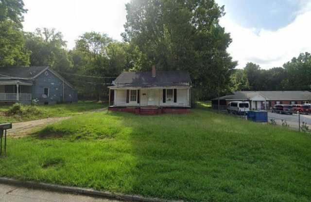 300 Holmes Street - 300 Holmes Street, Laurens, SC 29360