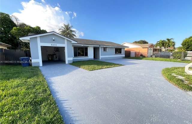 6101 NW 199th St photos photos