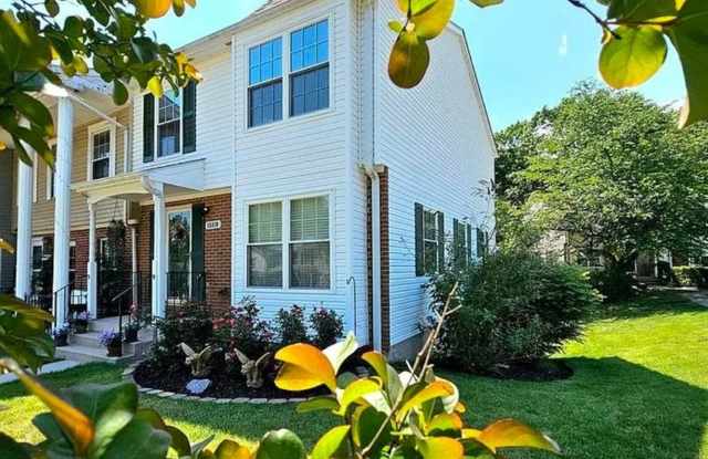 Charming 3BR Townhome in Woodbridge Gallery 1