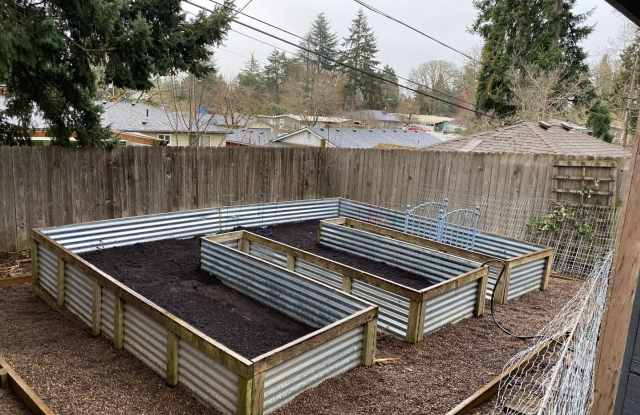 DON'T WAIT! Beautiful renovated 3 bedroom in great neighborhood! HUGE backyard and very pet friendly! photos photos