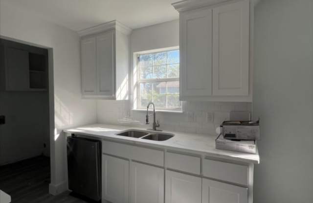 301 West Rochester Street photos photos