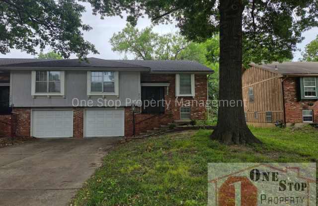 Updated 4 Bedroom, 2 Bathroom Duplex in Overland Park, Kansas photos photos
