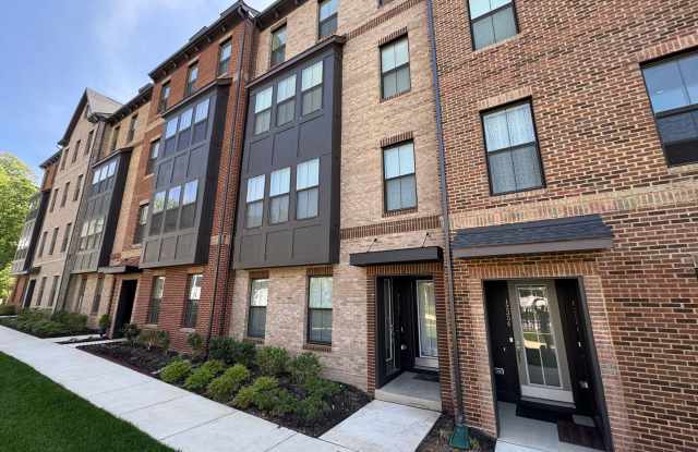 Luxurious 3 Bed 2.5 Bath Interior Townhome In Desired Pender Oaks - 12350 Azure Lane, Fair Oaks, VA 22033