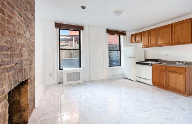 258 East 33rd Street Gallery 3