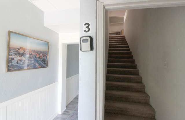 803 Upson unit: 3 photos photos