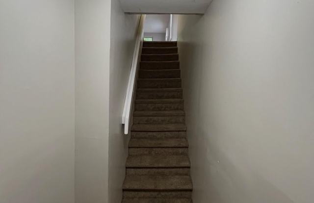 157 CLIFTON Avenue Gallery 3