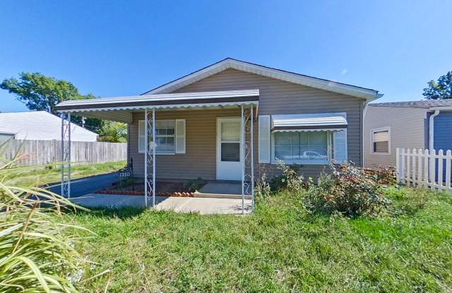 Charming 3-Bedroom, 1-Bath Single-Family Home near E 5th Ave photos photos