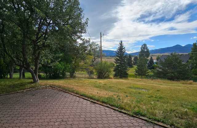 Beautiful 4 Bed 2.5 Bath SFH Available Now! Pet Friendly! Gallery 3