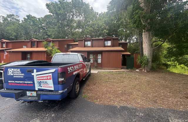 Must See Interior! Corner Unit! Beautifully Remodeled 3/3!! Great Price, Won't Last! Gallery 1