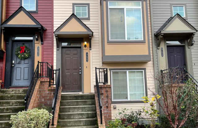 3br/3ba Townhouse near 170th ave MAX station photos photos
