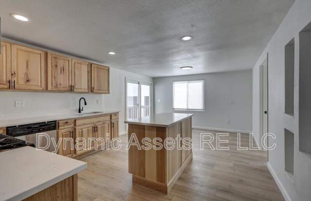 410 Fieldcrest Dr photos photos