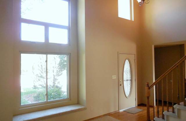 7910 Chancellor Dr Gallery 3
