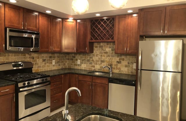 556 1ST ST - 556 1st St, Hoboken, NJ 07030