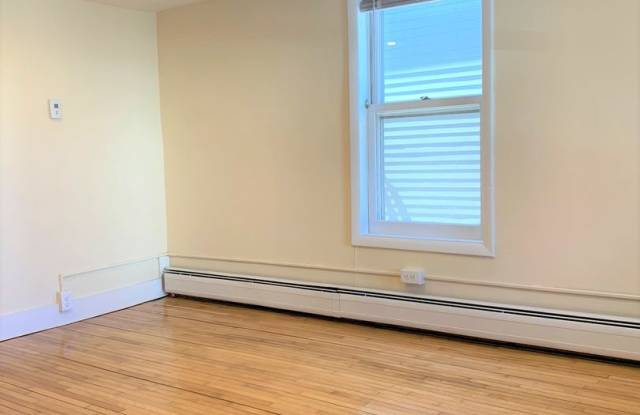 3 Bedroom House in Old North End | In-Unit Laundry Gallery 3