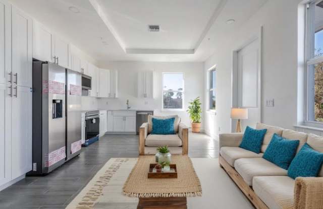 246 Rotonda Boulevard West Unit B Gallery 4