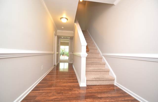 208 Irving Way Gallery 2