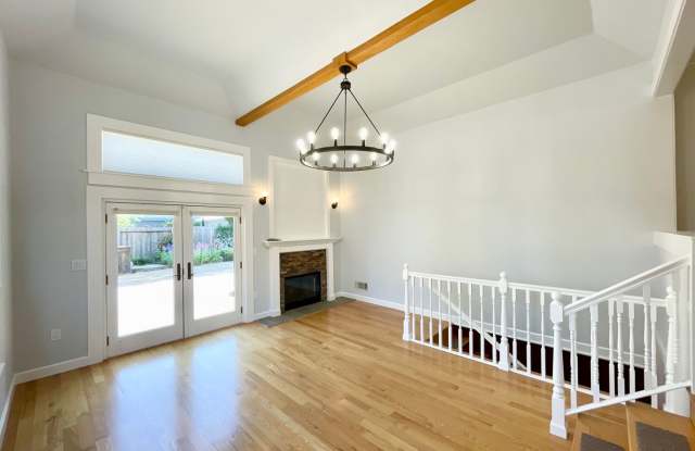 Charming Home on Cul-de-Sac w/Jacuzzi, Fireplace, Garage || Minutes from Downtown Napa! photos photos
