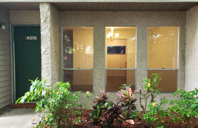 2 Bedroom 2.5 Bath Townhouse with covered parking photos photos