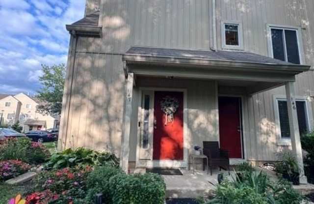 147 WOODLAKE Drive Gallery 1