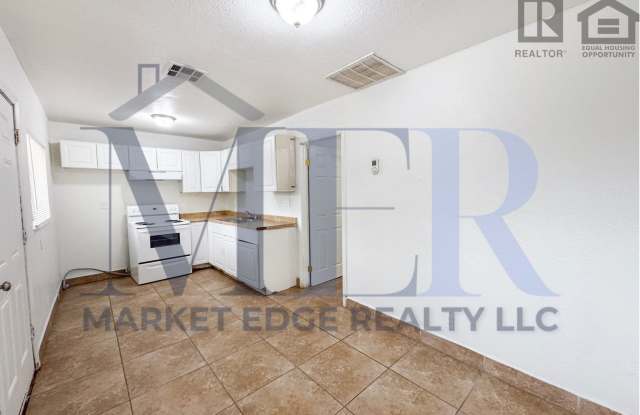 1Bed/1Bath Apt at 16th St/Thomas Rd! -- NO HOA! FENCED-IN YARD! -- NO APPLICATION FEE! photos photos